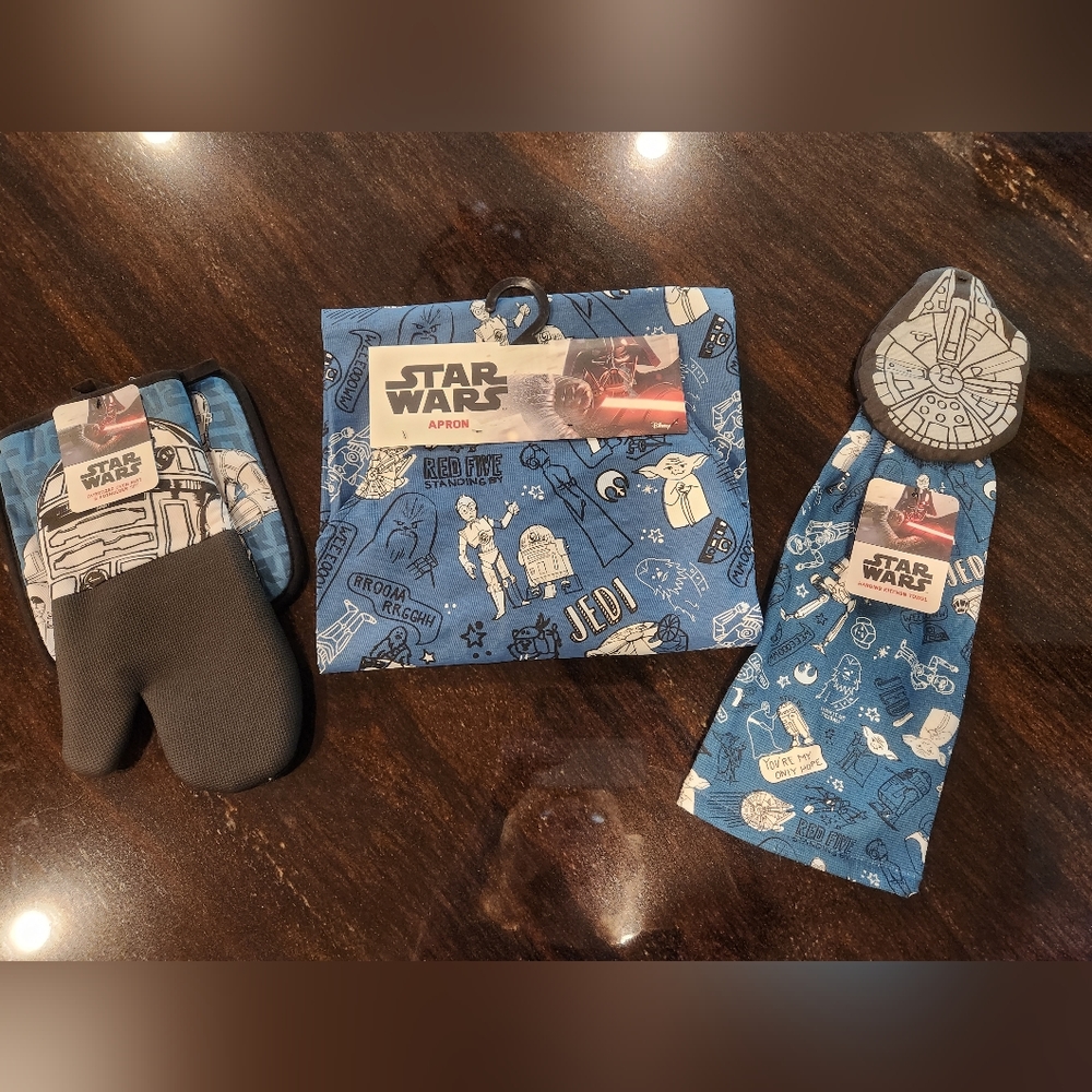 Star Wars Disney Apron, Oven Mitt, and Kitchen Towel Set ♥ - Picture 6 of 6